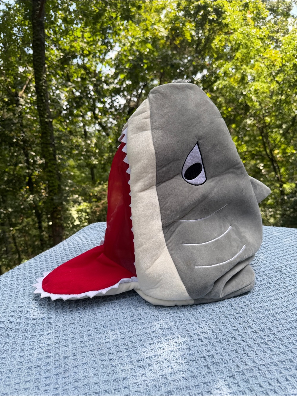 EMOJINATION SHARK HEAD